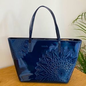 Desigual, dark blue tote bag.